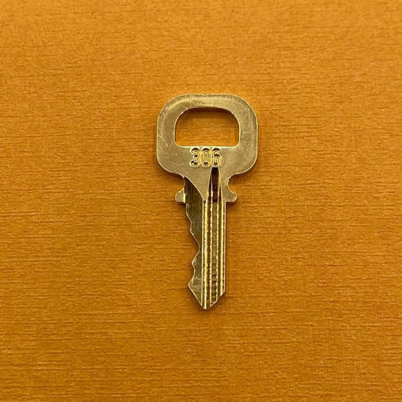 Louis Vuitton Gold Tone Cadena Key #306 For Speedy Alma Lock LV 🔑 - Picture 3 of 13